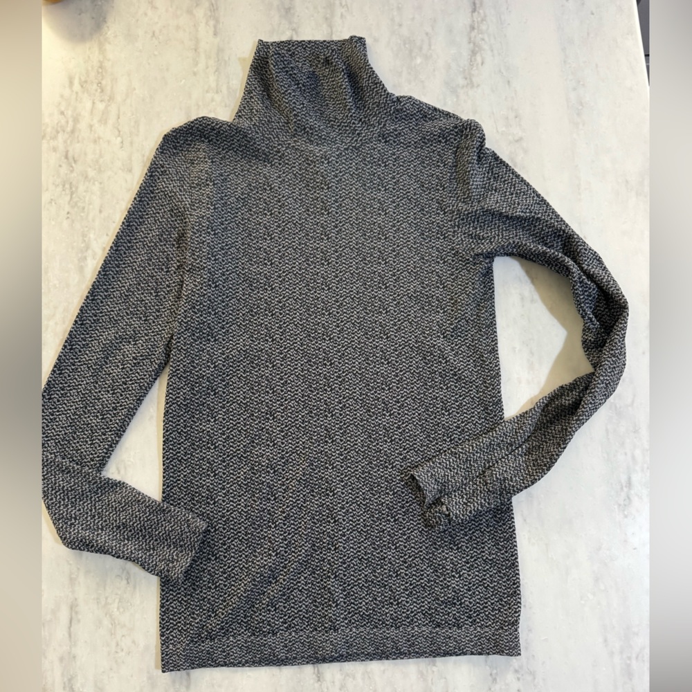 Athleta Flurry Peak Norwegian Gray Turtleneck Outdoor Workout Long Sleeve M